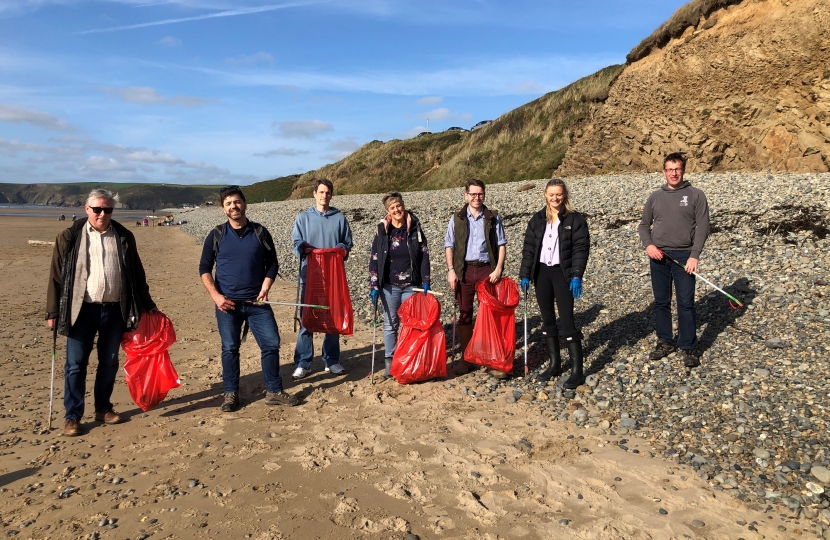 New litter picking hub supports MP’s autumn beach clean